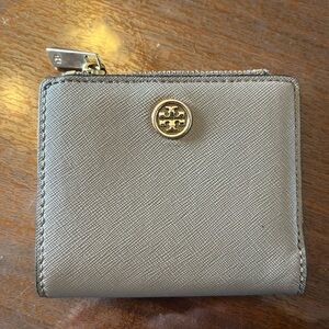 Tory Burch Wallet in Taupe Grey